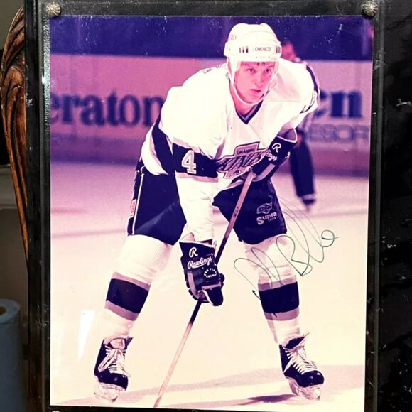 Vintage NHL Rob Blake LA Kings Framed Signed Photo and Rookie Cards - Picture 2 of 5